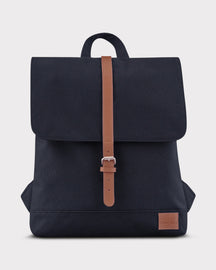 Schwarzer Damenrucksack 'Mia' mit braunem Kunstlederriemen und Johnny Urban Logo vorne
