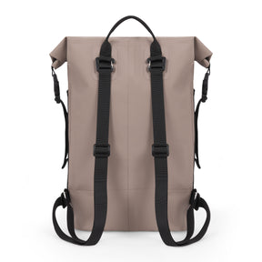 Beiger Rolltop Rucksack "Myles" von Johnny Urban mit schwarzen verstellbaren Schultergurten und Tragegriff