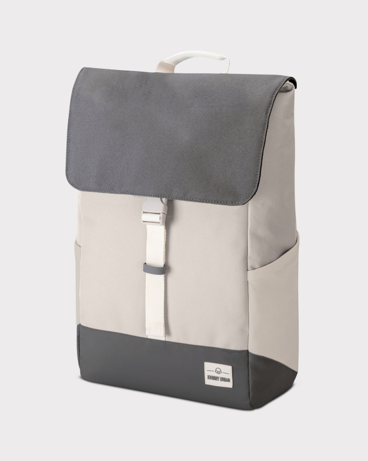 Rucksack Mika von Johnny Urban in Beige mit dunkelgrauem Klappdeckel und Boden, mit Schnallenverschluss
