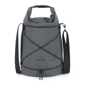 Wasserdichter Dry Bag 'Theo' von Johnny Urban, grau, mit verstellbarem Schultergurt und gespanntem Kordelnetz auf der Vorderseite
