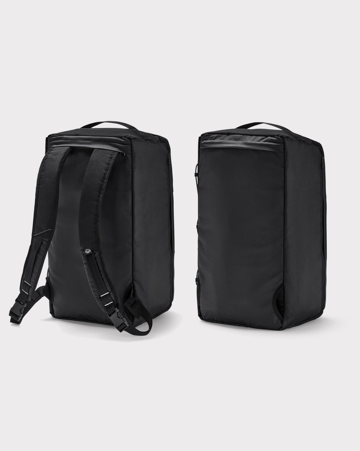 Schwarze duffle Bag 'Shawn Medium' von Johnny Urban, rechteckig, mit gepolsterten Schultergurten und Tragegriff
