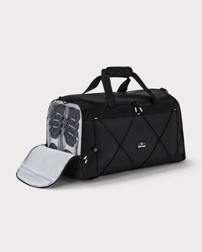 Schwarze Duffle Bag 'Shawn Large' mit separatem Schuhfach und zwei Schuhen im Fach