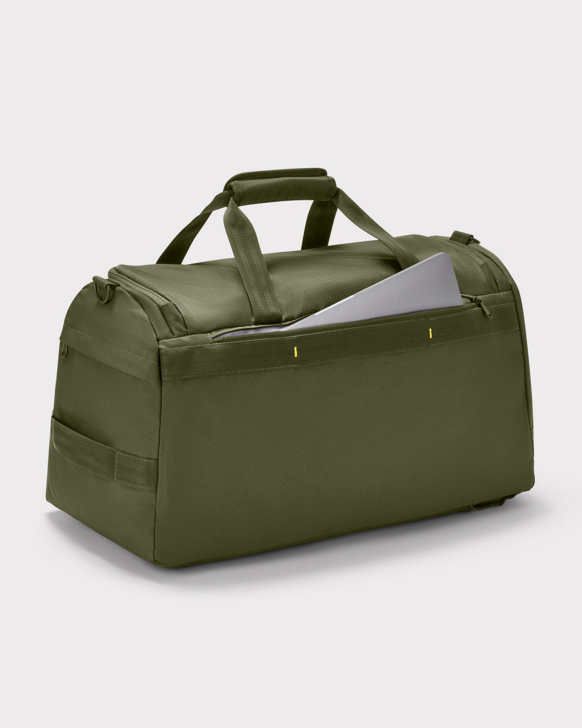 Grüne Duffle Bag 'Shawn Large' mit seitlicher Reißverschlusstasche, halb geöffneter Laptopfach