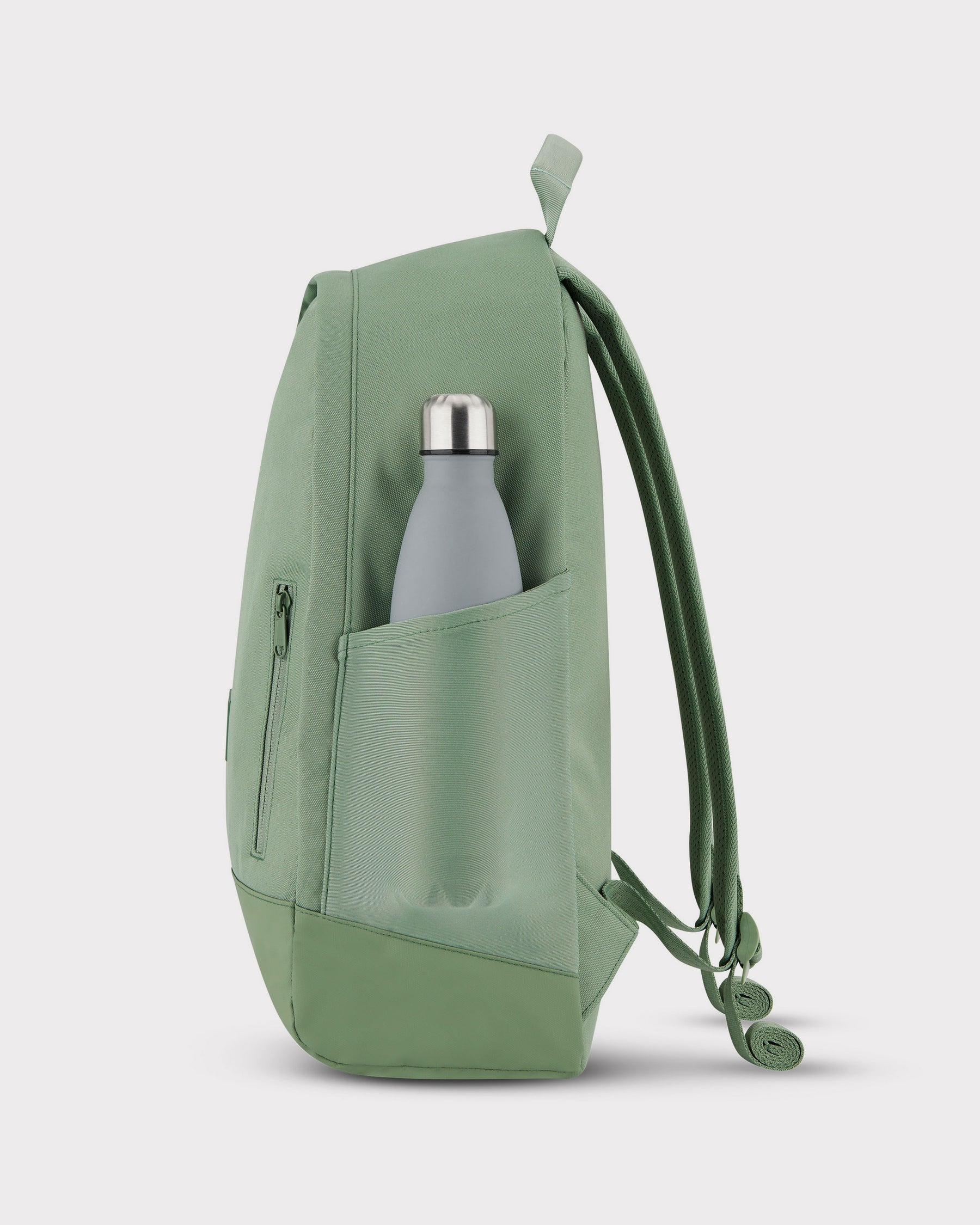 Rucksack 'Neo' in Salbeigrün mit seitlicher Tasche und grauer Trinkflasche