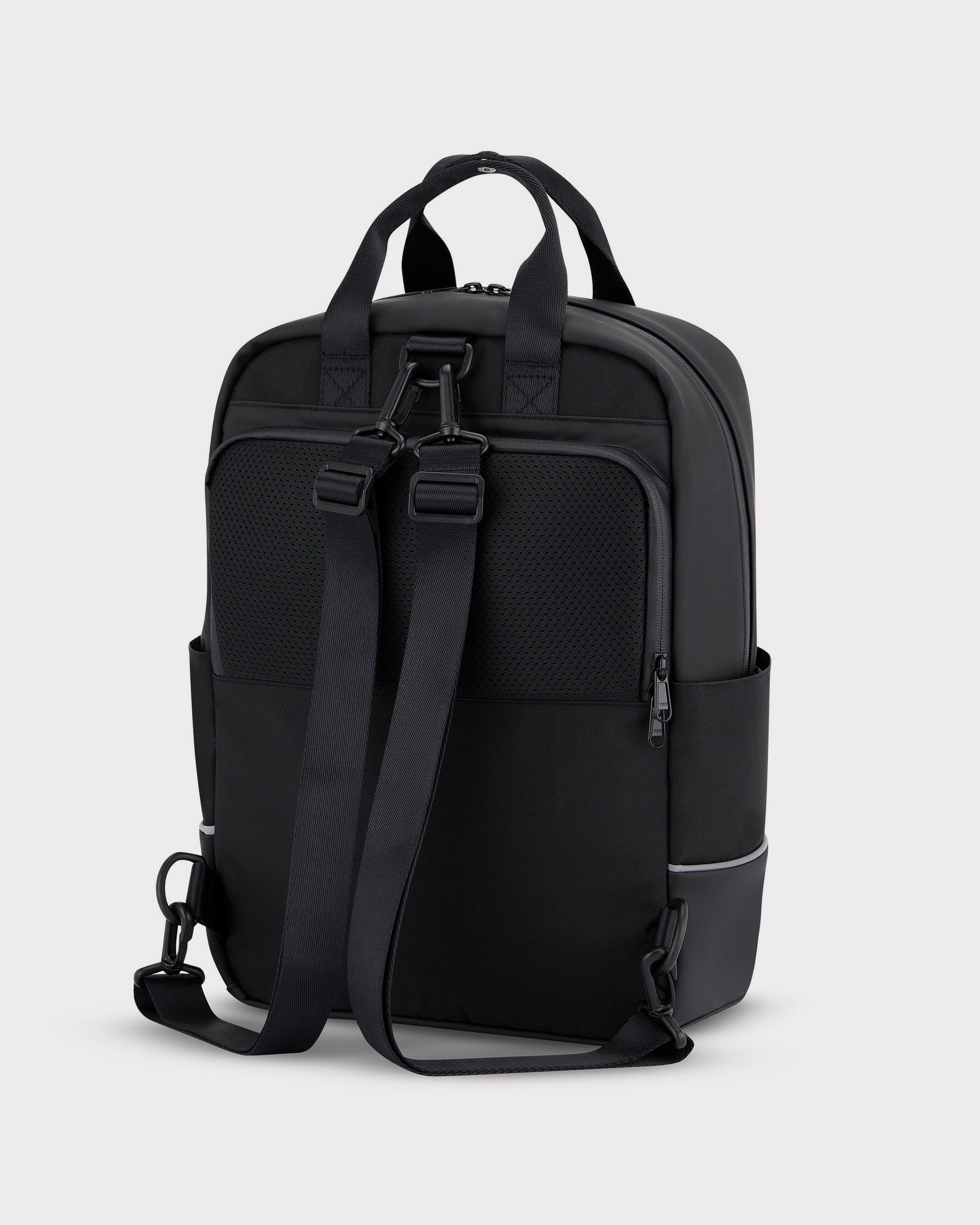Schwarzer Johnny Urban Rucksack 'Jona Medium' für Fahrrad mit zwei Tragegurten und seitlichen Taschen