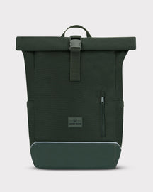 Schwarzer Rolltop Rucksack 'Robin Medium' von Johnny Urban mit seitlicher Reißverschlusstasche und grauem Boden