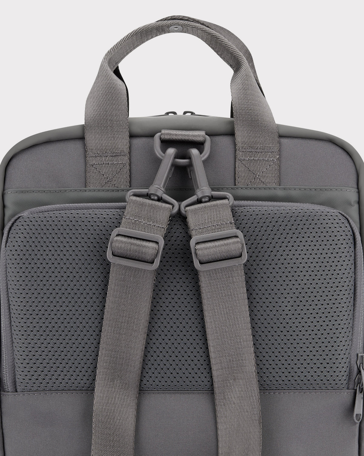 Dunkelgrauer Johnny Urban Rucksack 'Jona Medium' mit gepolsterten Rückenpolstern und verstellbaren Schultergurten