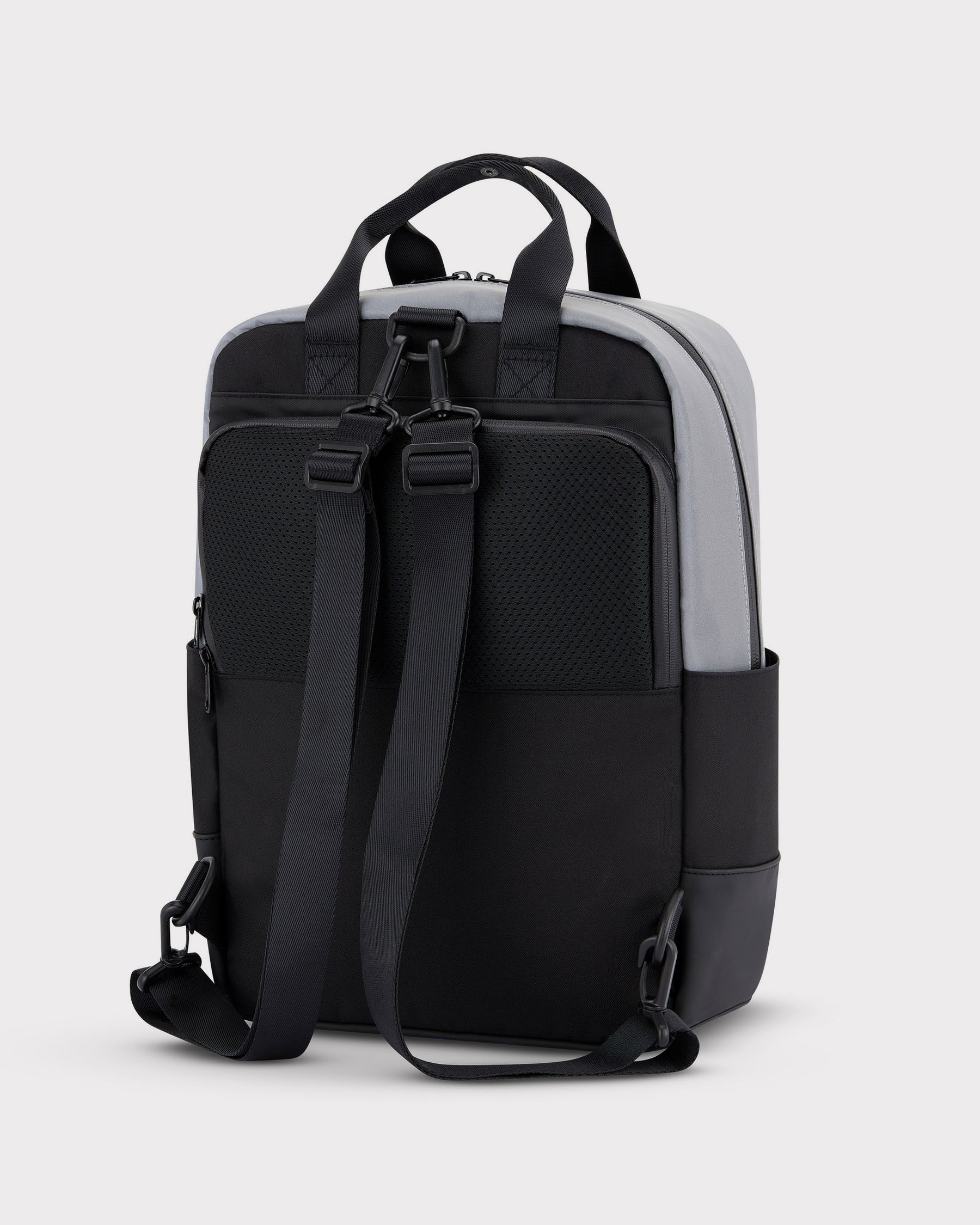 Rucksack 'Jona Medium' Bike von Johnny Urban, schwarz mit grauen Seiten, reflektierend, gepolsterte Rückseite und verstellbare Schultergurte