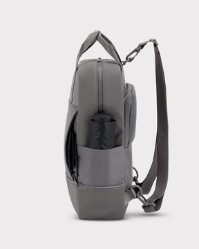 Dunkelgrauer Damenrucksack 'Jona Medium' mit Seitentasche und Tragegriff von Johnny Urban