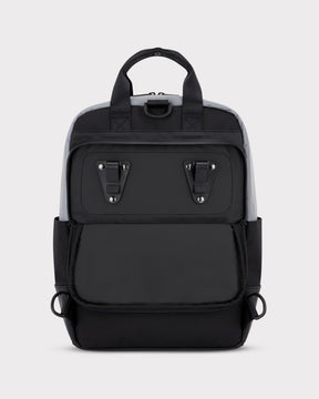 Schwarzer Fahrrucksack 'Jona Medium' von Johnny Urban mit reflektierenden Details und mehreren Halterungen