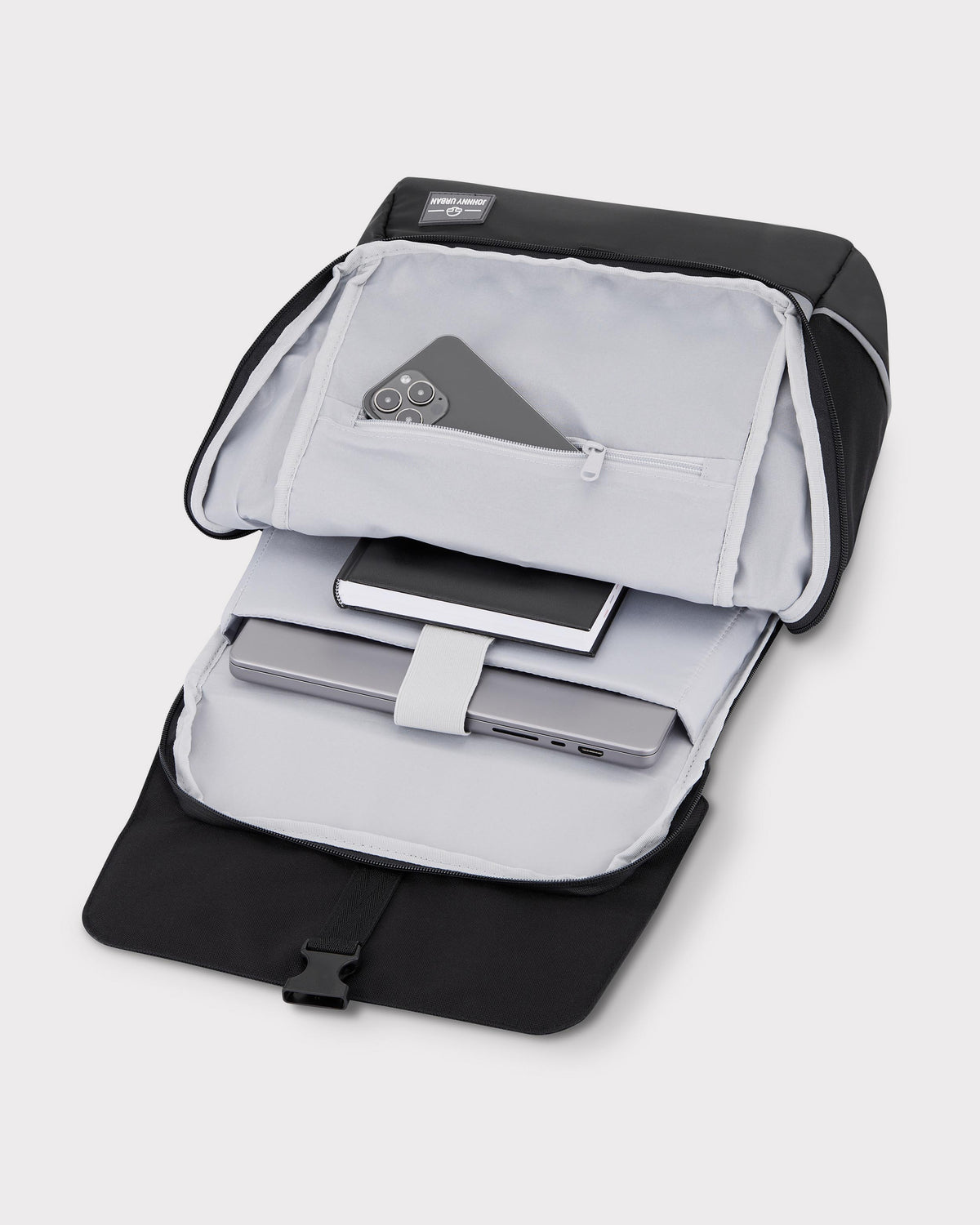 Geöffneter Johnny Urban Rucksack 'Mika' Bike mit Laptopfach, Notizbuch und Smartphone-Tasche