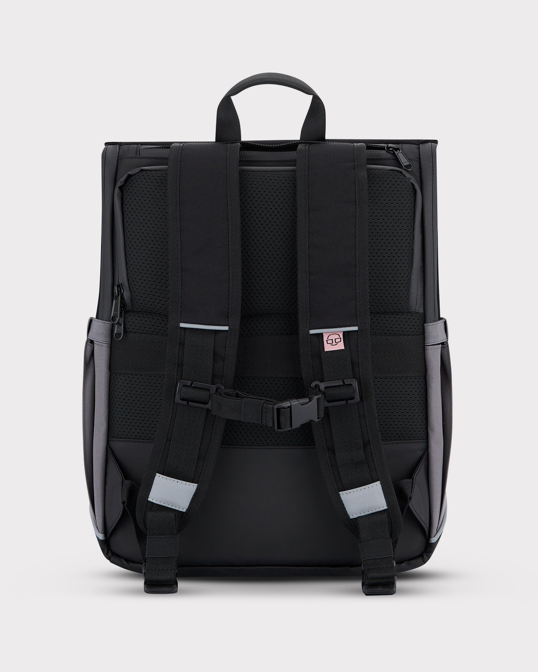 Rucksack 'Mika' Bike von Johnny Urban, Rückseite mit gepolsterten Schultergurten und gepäckträgerbefestigung