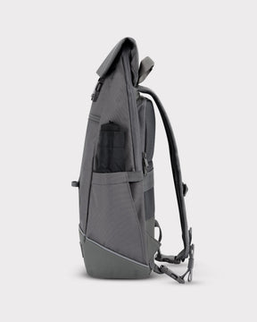Dunkelgrauer Rucksack ‚Mika‘ Bike mit seitlicher Außentasche und gepolstertem Rücken