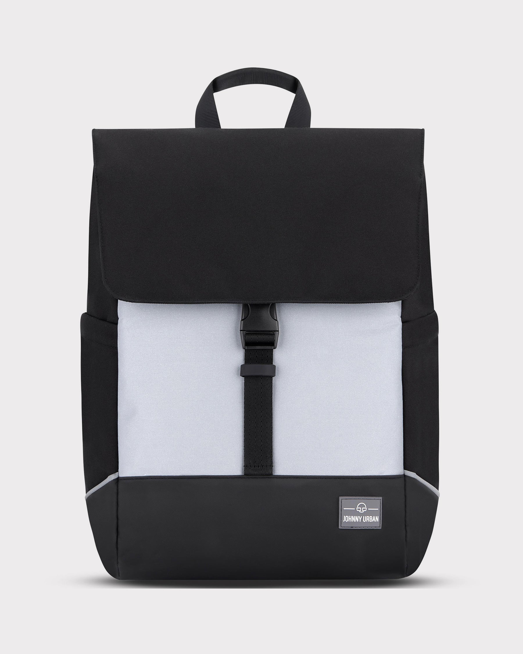 Schwarz-grauer Fahrradrucksack 'Mika' von Johnny Urban mit reflektierendem Frontbereich