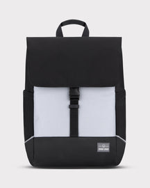 Schwarz-grauer Fahrradrucksack 'Mika' von Johnny Urban mit reflektierendem Frontbereich