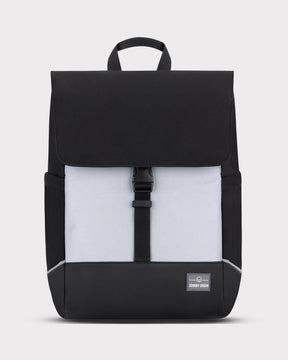 Schwarz-grauer Fahrradrucksack 'Mika' von Johnny Urban mit reflektierendem Frontbereich