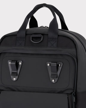Schwarzer Johnny Urban Rucksack 'Jona Medium' mit zwei schwarzen Clips zur Befestigung am Fahrradgepäckträger