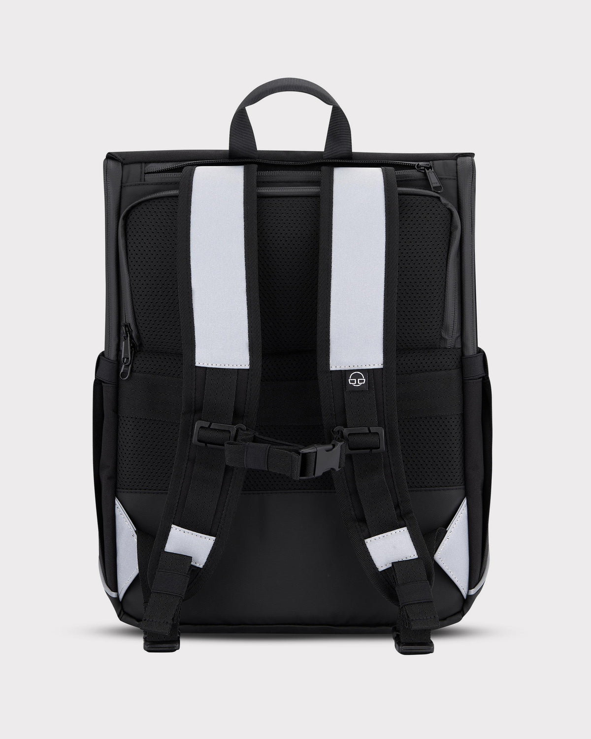 Rucksack 'Mika' Bike von Johnny Urban, schwarze Rückseite mit reflektierenden Trägern und Brustgurt