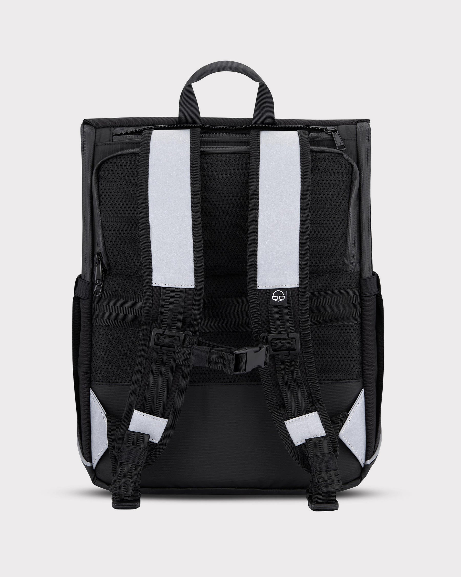Rucksack 'Mika' Bike von Johnny Urban, schwarze Rückseite mit reflektierenden Trägern und Brustgurt