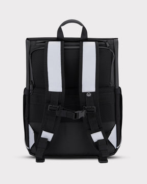 Rucksack 'Mika' Bike von Johnny Urban, schwarze Rückseite mit reflektierenden Trägern und Brustgurt
