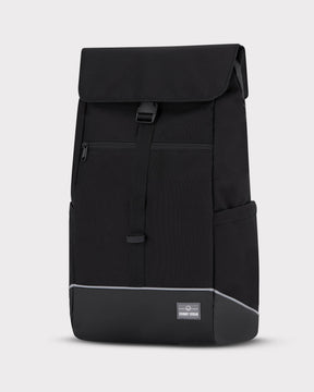 Schwarzer Fahrradrucksack 'Mika' von Johnny Urban mit Rolltop, Fronttasche mit Reißverschluss und reflektierenden Details