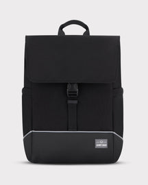 Schwarzer Fahrradrucksack 'Mika' von Johnny Urban mit Klappenverschluss und reflektierendem Logo