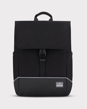 Schwarzer Fahrradrucksack 'Mika' von Johnny Urban mit Klappenverschluss und reflektierendem Logo