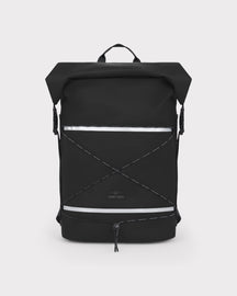 Schwarzer Rolltop Rucksack 'Myles' von Johnny Urban mit reflektierenden Streifen und elastischem Frontband