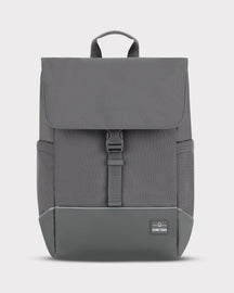 Grauer Rucksack 'Mika' Bike von Johnny Urban mit klappbarem Verschluss und gepolstertem unteren Abschnitt