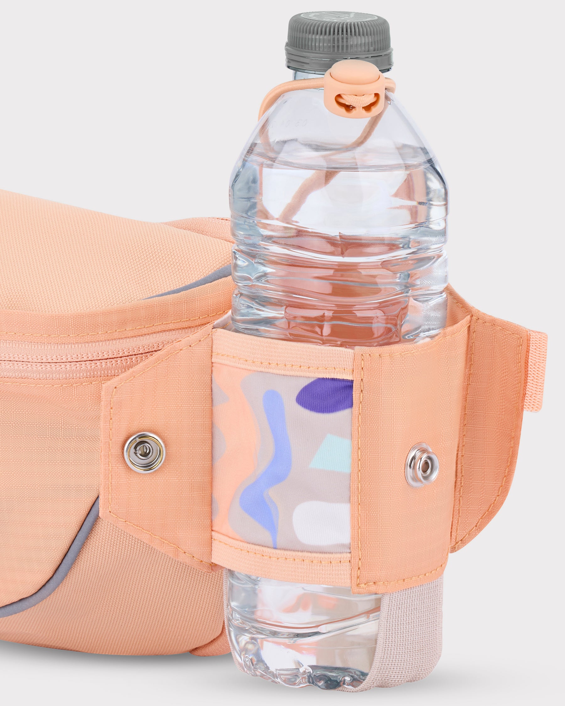Pfirsichfarbene 2in1 Bauchtasche 'Jimmy' mit offenem Fach, das eine Wasserflasche hält
