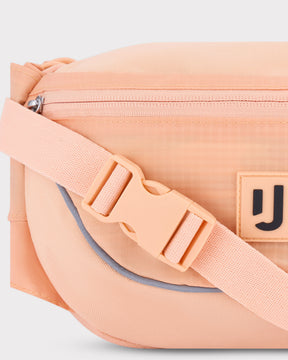 Pfirsichfarbene 2in1 Bauchtasche 'Jimmy' von Johnny Urban mit Frontreißverschluss, verstellbarem Gürtel und Markenlogo