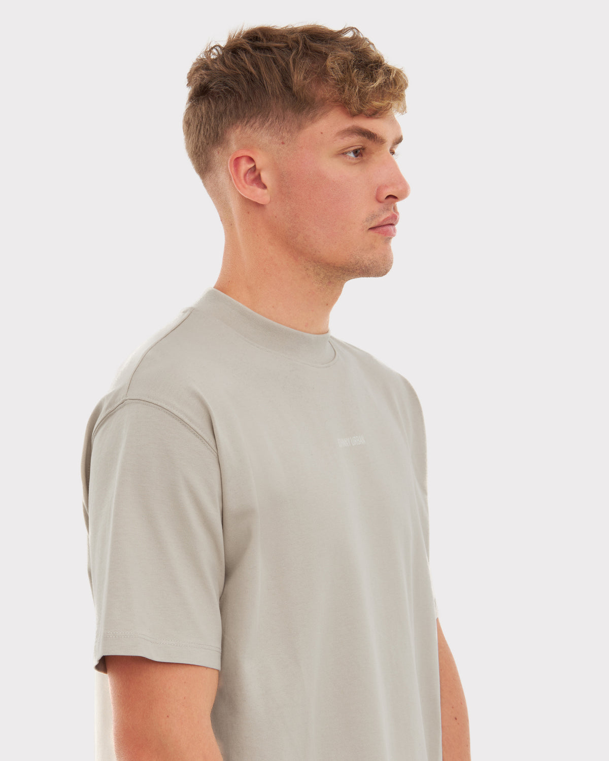 Beiger Johnny Urban Herren T-Shirt 'Sammy' mit oversized Passform und kleinem Logo auf der Brust