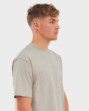 Beiger Johnny Urban Herren T-Shirt 'Sammy' mit oversized Passform und kleinem Logo auf der Brust