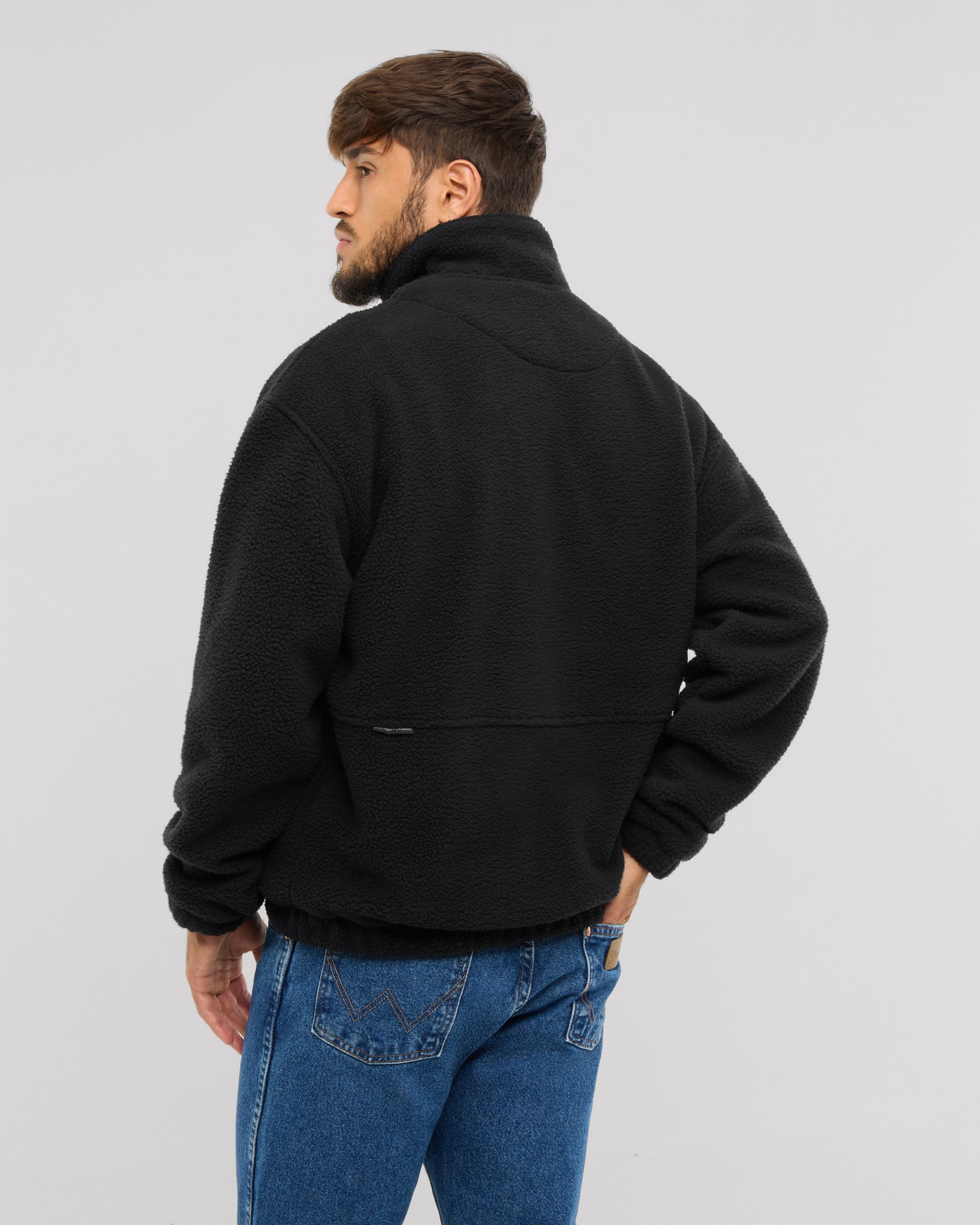 Der elastische Saum rundet das stylische Design unseres Fleecepullovers Ruben passend ab. 