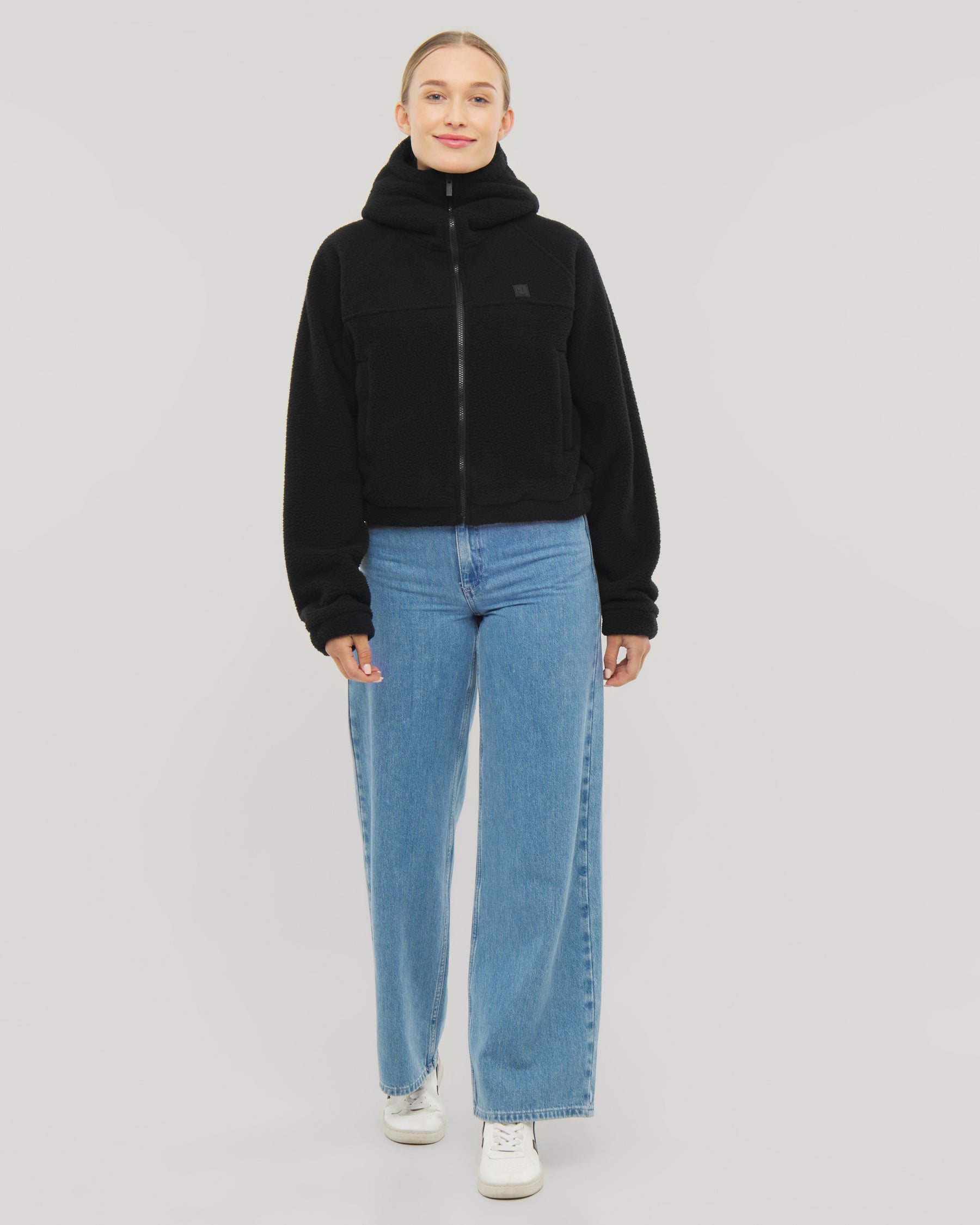 Die Fleecejacke Nova  überzeugt durch ihren stylischen Look in Schwarz, sowie ihre zahlreichen Kombinationsmöglichkeiten. 