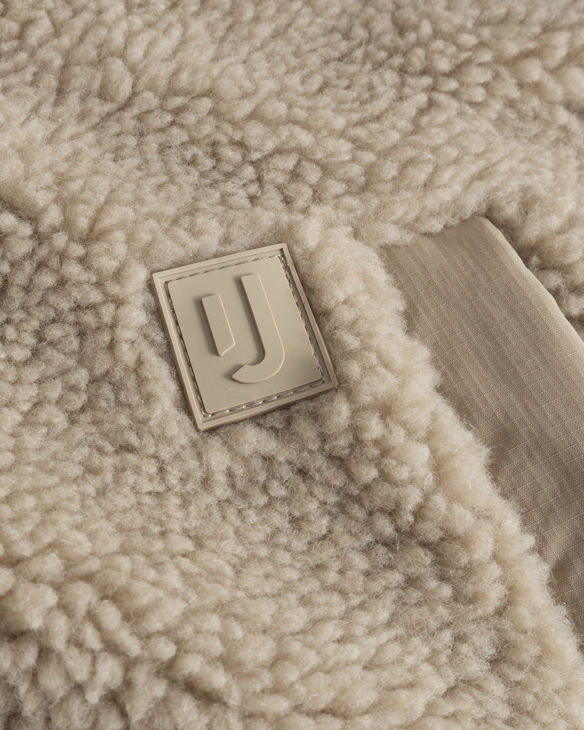 Beige Teddy Fleecejacke 'Carson' mit weichem, flauschigem Material und Johnny Urban Logoeindruck