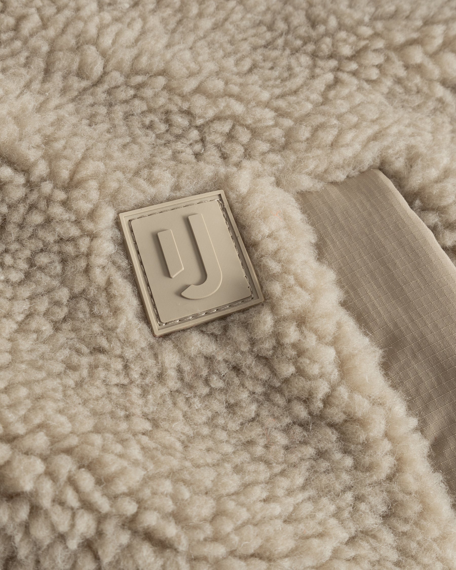 Beige Teddy Fleecejacke 'Carson' mit weichem, flauschigem Material und Johnny Urban Logoeindruck