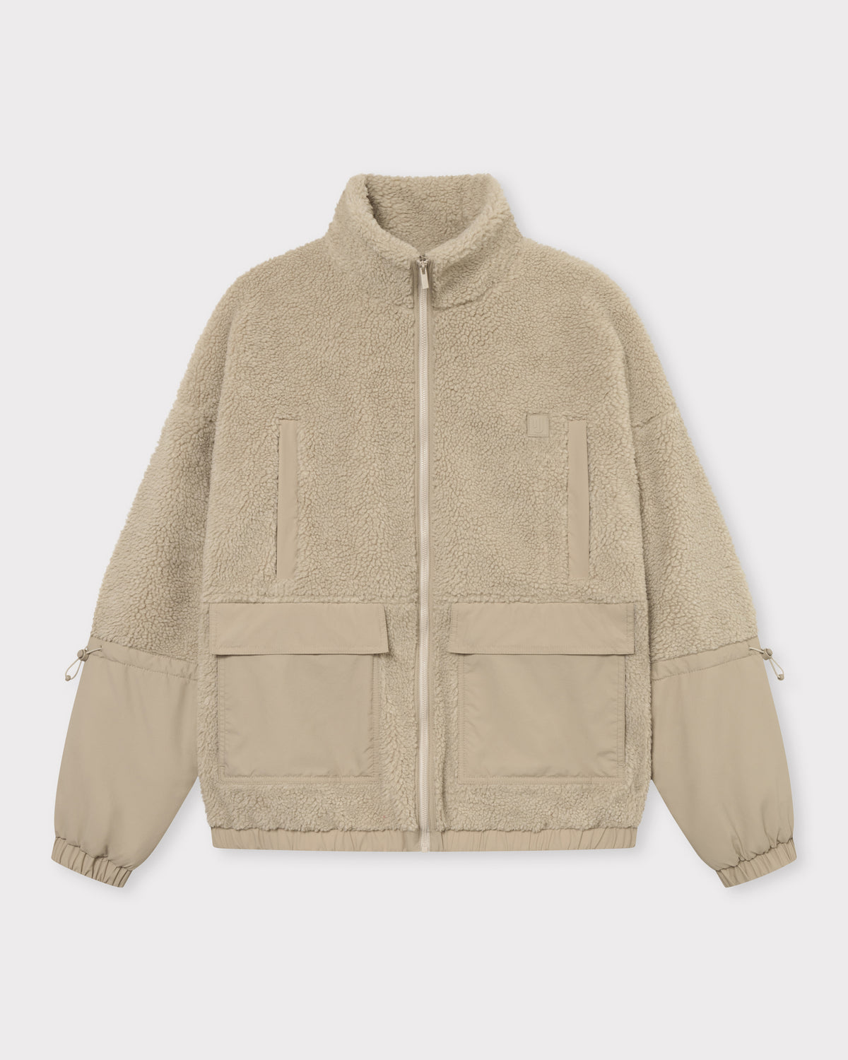 Teddy Fleecejacke 'Carson' in Beige mit Reißverschluss, zwei Brusttaschen, zwei großen Taschen mit Klappen und elastischem Saum und Ärmeln