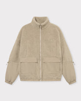 Teddy Fleecejacke 'Carson' in Beige mit Reißverschluss, zwei Brusttaschen, zwei großen Taschen mit Klappen und elastischem Saum und Ärmeln