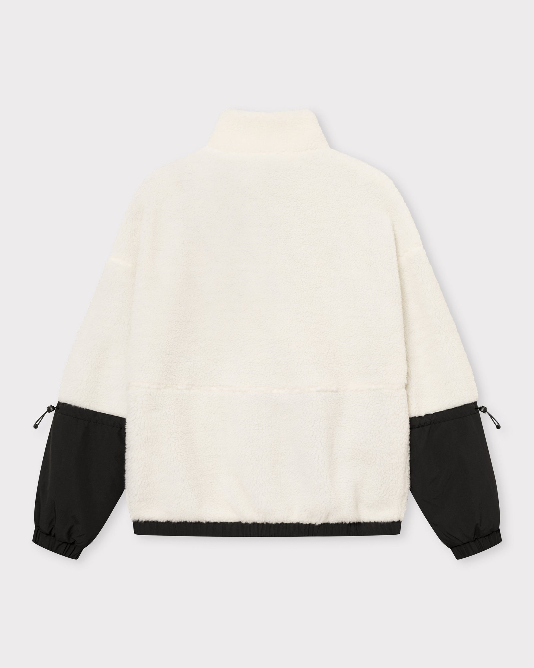 Rückansicht der Teddy Fleecejacke 'Carson' in Creme mit schwarzen Ärmeln und elastischem Saum