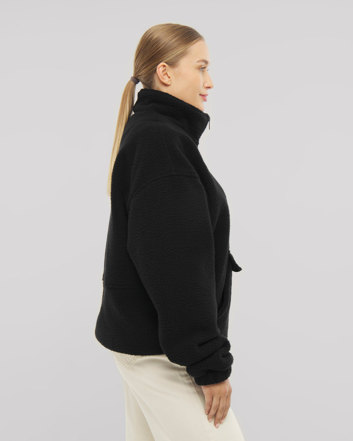 Der hohe Kragen des Ruben-Fleecepullovers schützt dich vor kaltem Wind und hält dich dank des weichen Fleece warm. 