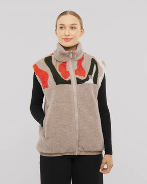 Unsere Fleecejacke Bryson für Damen bietet neben zwei Seitentaschen auf der Teddy-Seite auch drei auf der Ripstopp-Seite. 