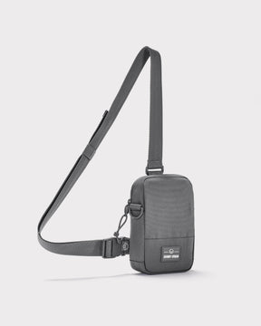 Johnny Urban Front Pack 'Arthur' in Grau mit verstellbarem Gurt und Logo-Patch