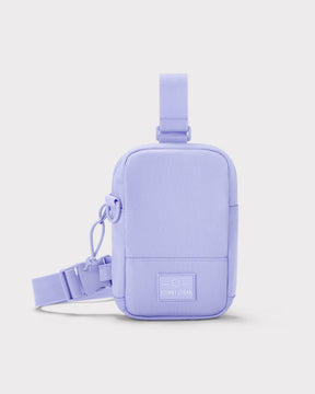 Johnny Urban Front Pack Arthur in lila, rechteckige kleine Tasche mit verstellbarem Gurt