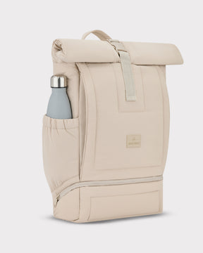 Beiger gepolsterter Rolltop Rucksack 'Kyle' mit seitlicher Tasche und grauer Edelstahl-Trinkflasche