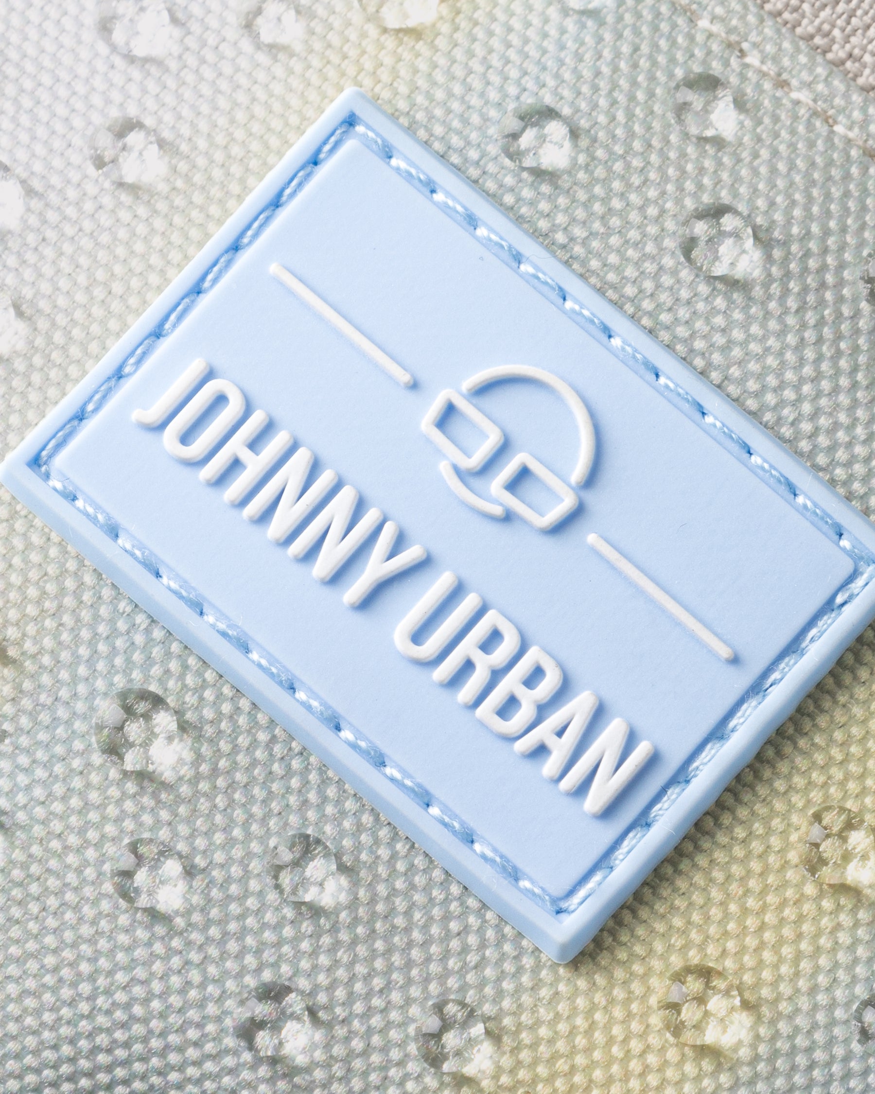 Wasserabweisendes Material mit Johnny Urban Logo auf der Half Moon Bag 'Ally Small'