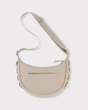 Beige halbmondförmige Umhängetasche Kaia Medium mit verstellbarem Riemen und Reißverschlussfach