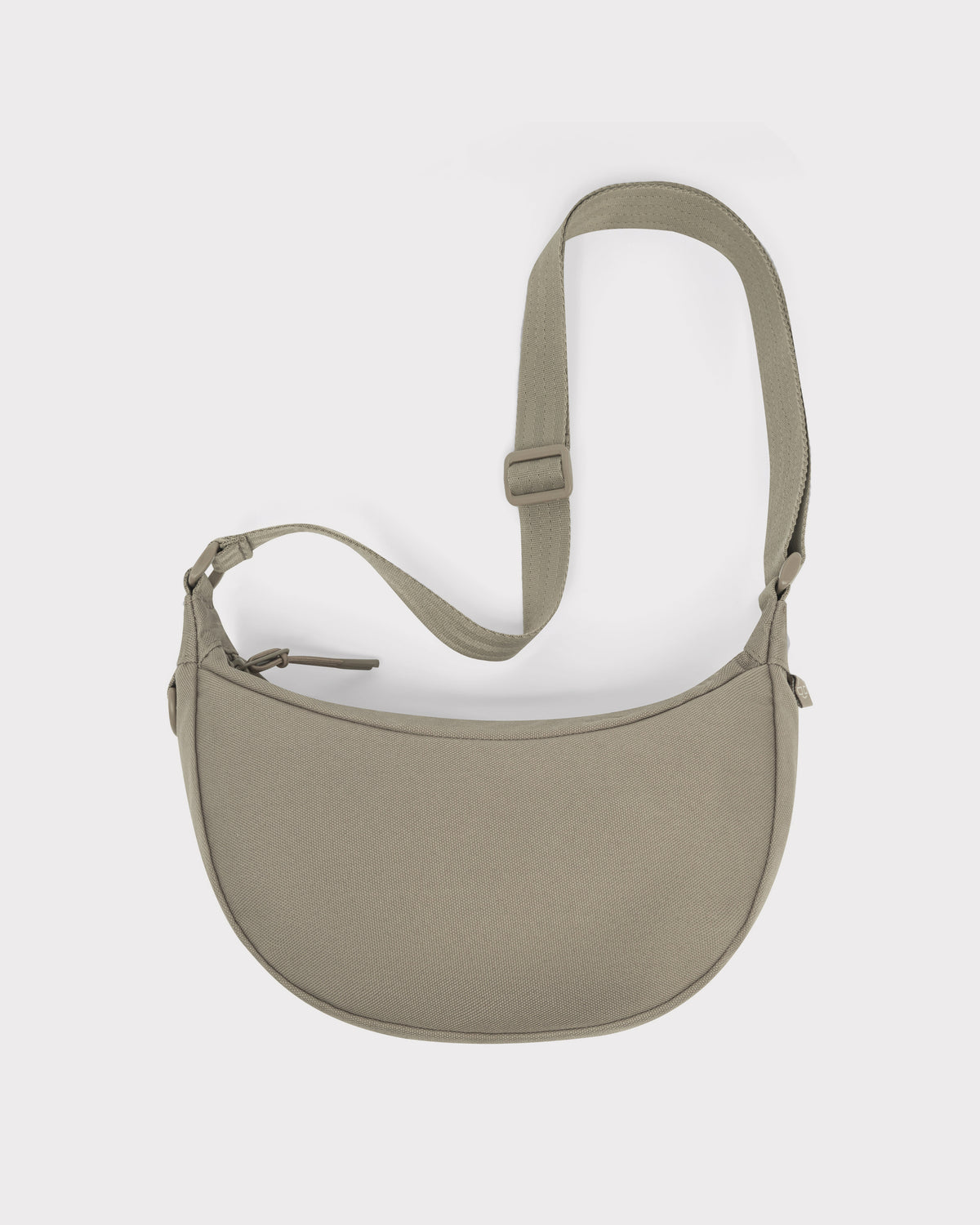 Halbmondtasche 'Ally Small' von Johnny Urban in desertgrauer Farbe aus robustem Material mit verstellbarem Schultergurt