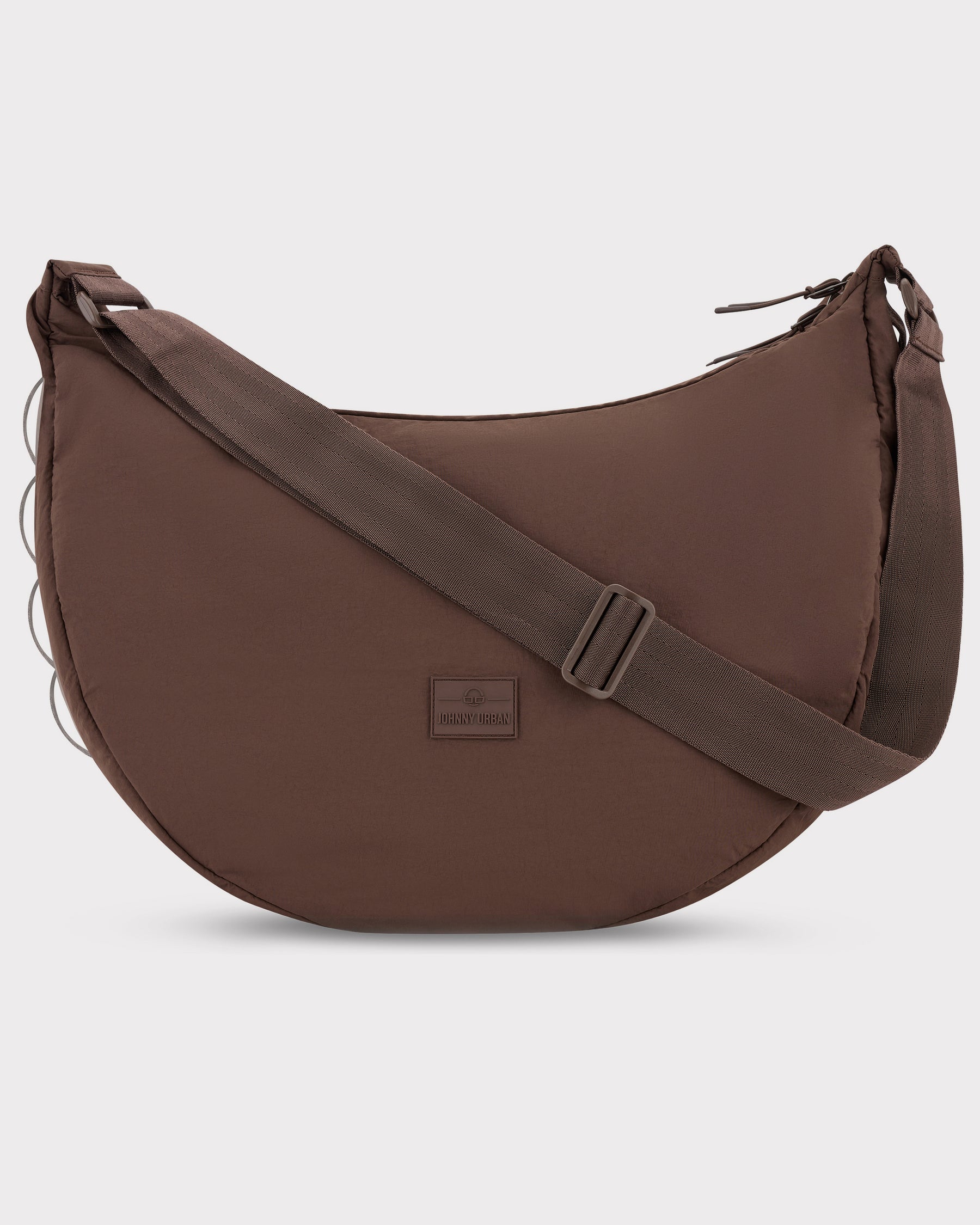 Große braune Half Moon Umhängetasche Kaia XL von Johnny Urban aus Stoff mit verstellbarem Schultergurt
