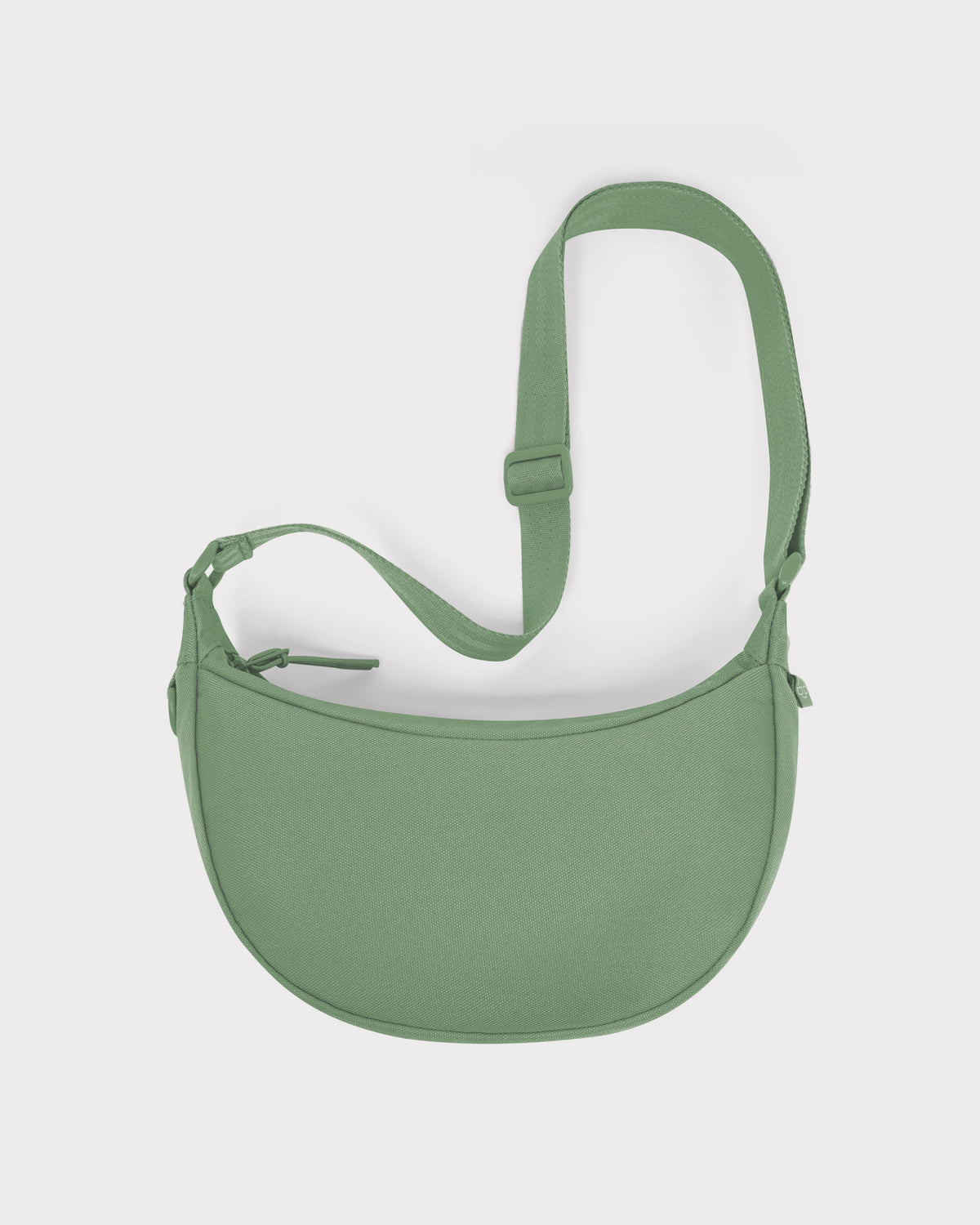 Halbmondförmige Umhängetasche 'Ally Small' in Salbeigrün mit verstellbarem Schultergurt